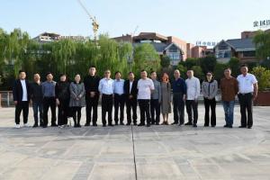 鎮(zhèn)江市華商會(huì)僑商代表團(tuán)到炎黃科技園參觀考察